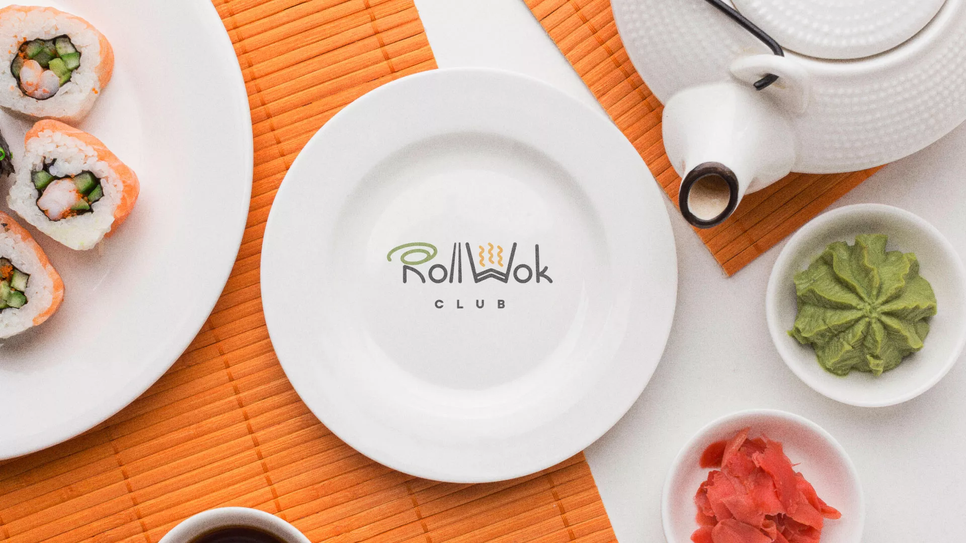 Разработка логотипа и фирменного стиля суши-бара «Roll Wok Club» в Ялуторовске